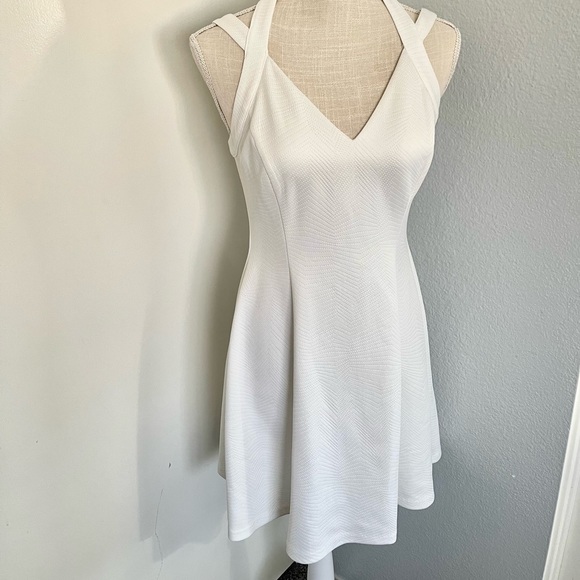 GUESS Womens White Sleeveless Embossed Dress - Picture 2 of 13